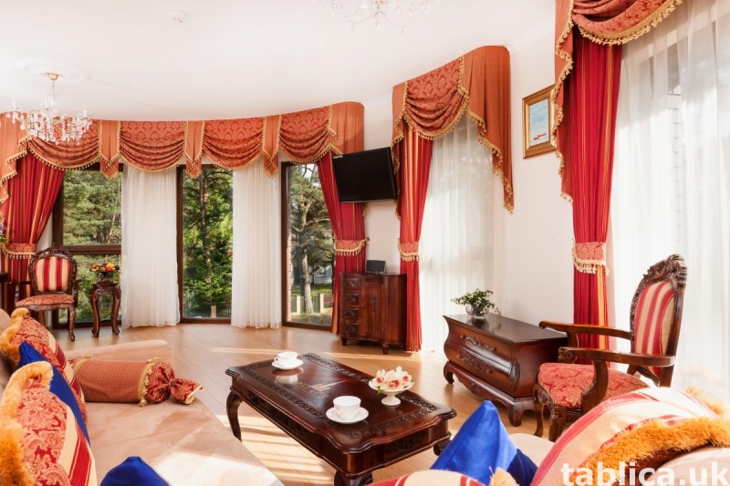 Luksusowa posiadłość z apartamentami, krytym basenem. 5