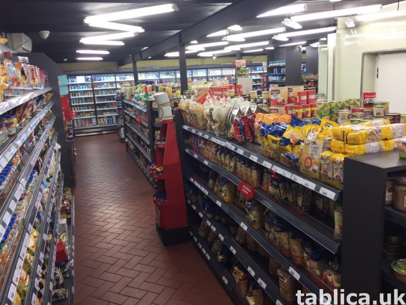 Polski Supermarket w Hadze na sprzedaż. 2
