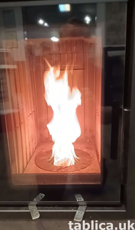Hybrydowy akumulacyjny piec kominkowy bez prądu. 13